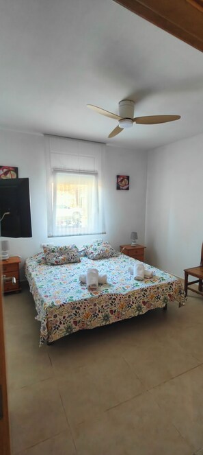 2 chambres, fer et planche à repasser, Wi-Fi, draps fournis