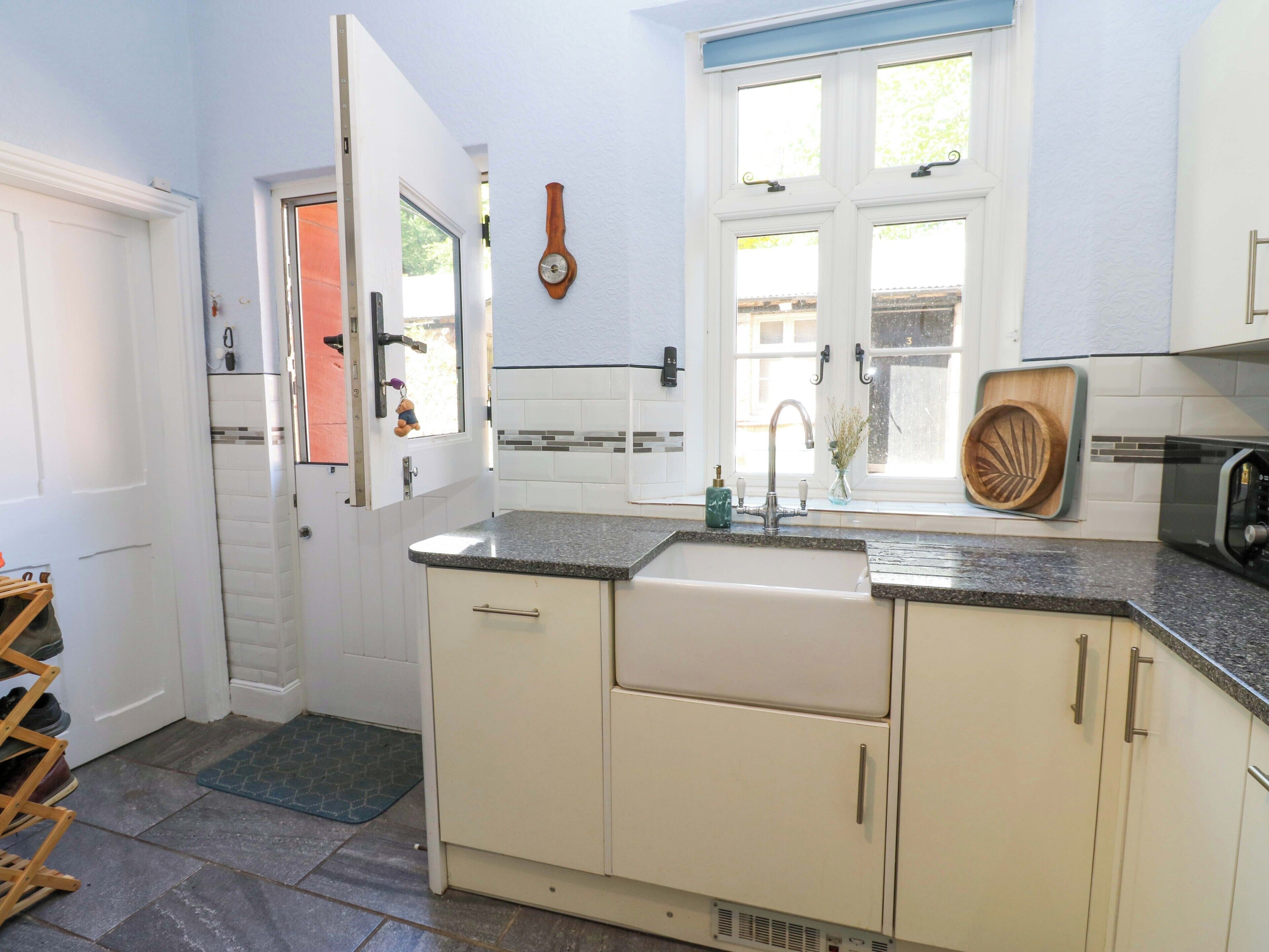 Lave-vaisselle, batterie de cuisine, vaisselle et ustensiles