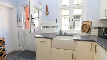 Dishwasher, cookware/dishes/utensils