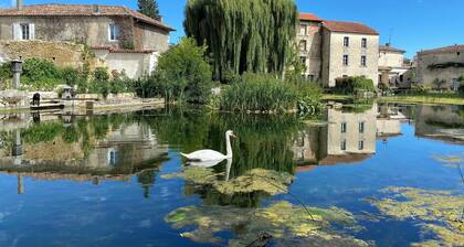 Charming house in a serene setting. Along the Flow vélo!