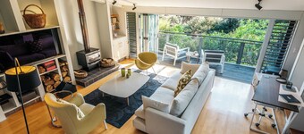 TE KERERU - Architecturally designed retreat nestled in native bush