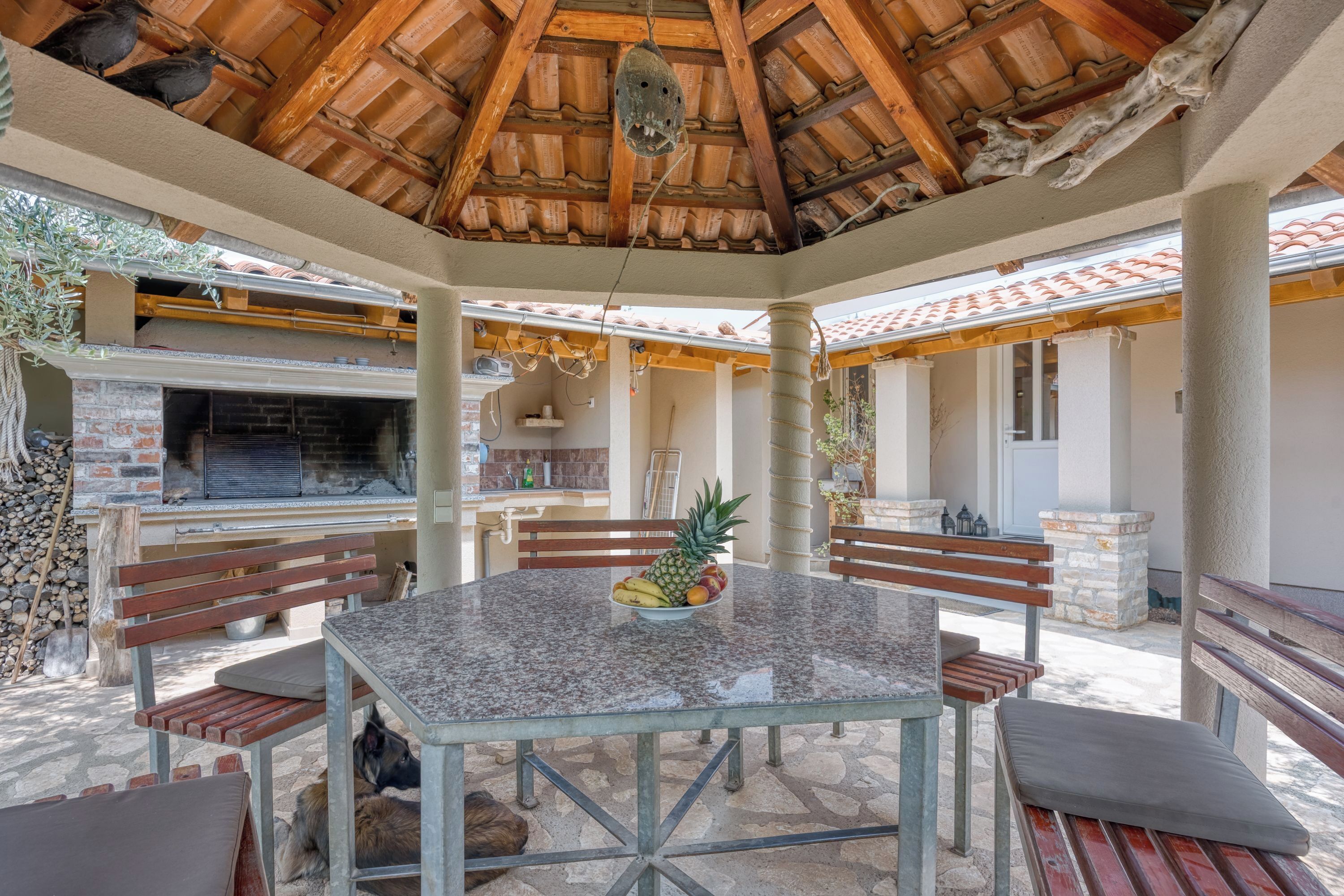 Casa familiar, varias habitaciones, 2 baños (Casa Oliva Kim Marie) | Restaurante al aire libre