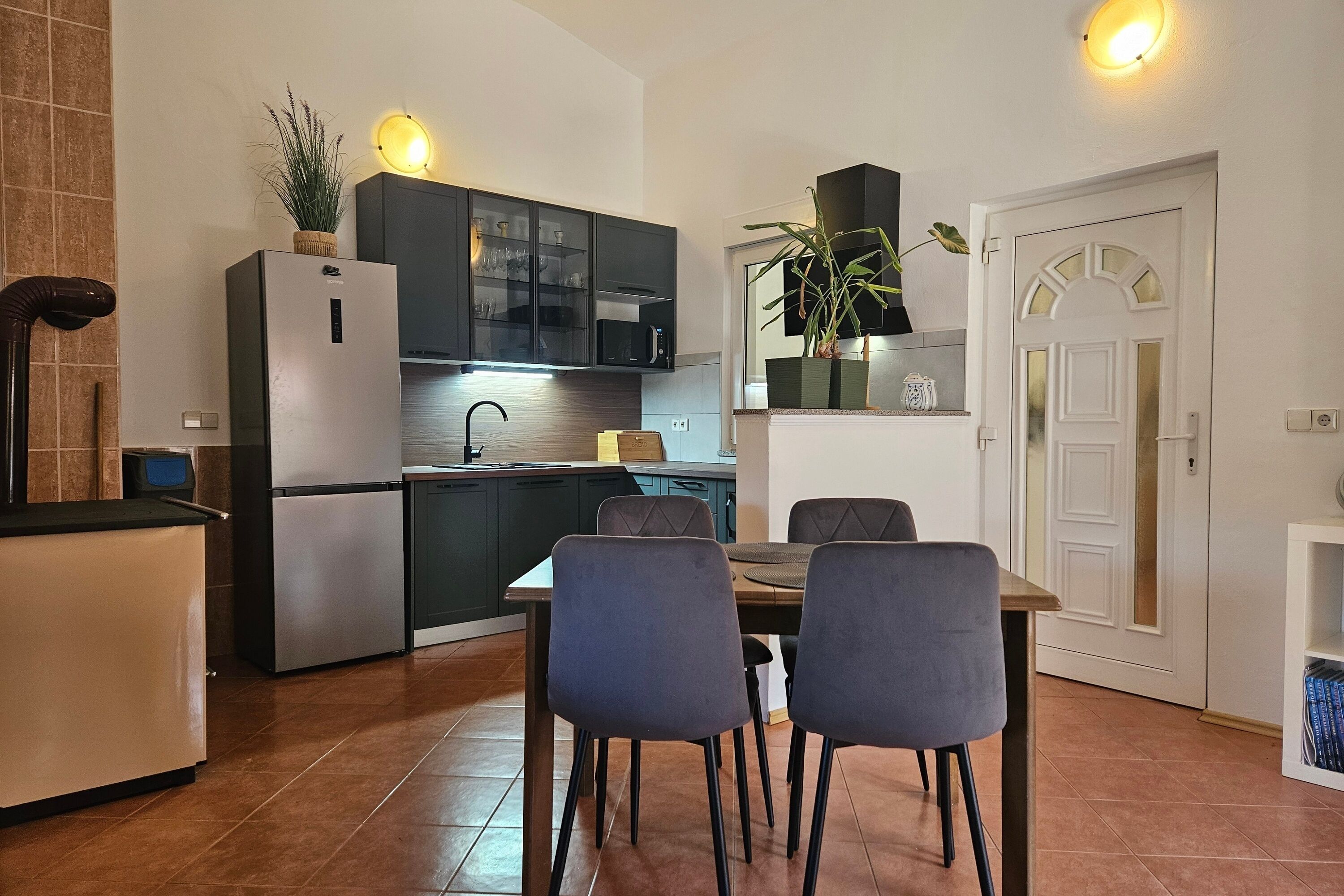 Family House, 2 Bedrooms, 2 Bathrooms (Casa Oliva Kim Marie /w Garden) | Dining