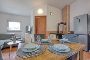 Maison Familiale, plusieurs chambres, 2 salles de bains (Casa Oliva Kim Marie) | Restauration