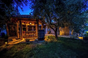 Family House, Multiple Bedrooms, 2 Bathrooms (Casa Oliva Kim Marie) | Outdoor dining - Casa Oliva Kim Marie (Medulin)