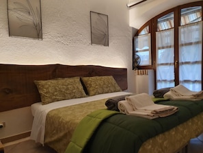 WiFi, bed sheets