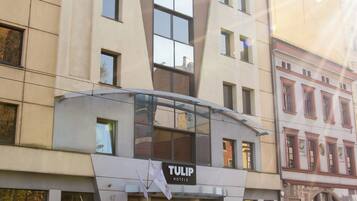 Vista frontal de la propiedad