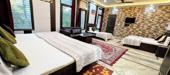 Charming bed & breakfast in brilliant Agra with WiFi, AC