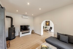 3 bedrooms - Galata Watermill Cottage (Galata)