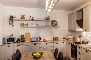 3 bedrooms - Galata Watermill Cottage (Galata)