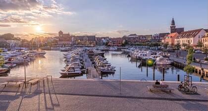 Vacation apartment Hafendomicil MareMüritz, Central vacation apartment with terrace and W