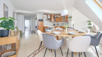 Apartment (59) | In-room dining