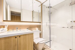 Sèche-cheveux, serviettes fournies