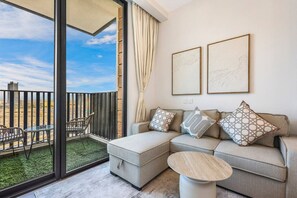 Smart TV, table tennis