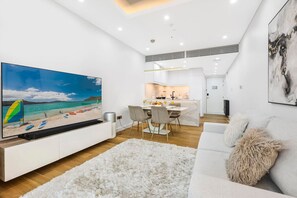 Smart TV - Spacious 2BR with Balcony – Stunning Burj Views & Steps from Bay Avenue Park (Business Bay)