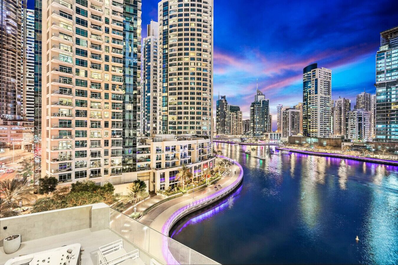 المنطقة المحيطة بالمنشأة