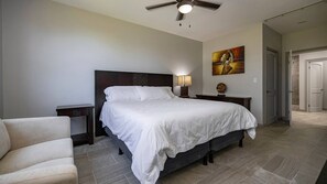 3 bedrooms, in-room safe, free WiFi, bed sheets - Pacifico C101 - Beautifully updated condo (Coco)