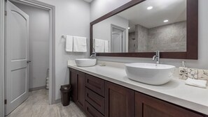 Hair dryer, towels, soap, toilet paper - Pacifico C101 - Beautifully updated condo (Coco)