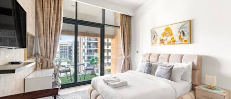 Een strijkplank/strijkijzer, wifi, beddengoed