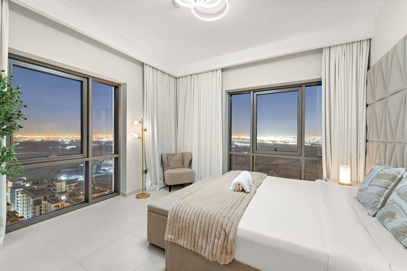 2 bedrooms, travel crib, free WiFi, bed sheets