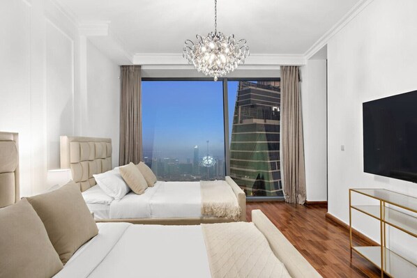 4 bedrooms, iron/ironing board, WiFi, bed sheets