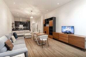 Smart TV - Modern Garden Flat London Sleeps 4 with Parking! (London)