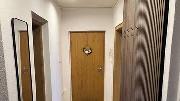 Apartment, 2 Bedrooms, City View | Hallway