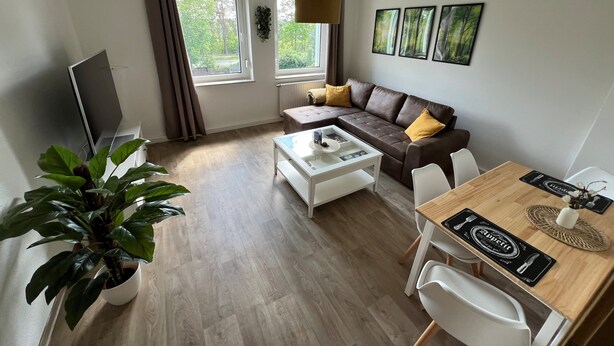 Books - Charming 3-room Apartment in Hoyerswerda, Lusatian Lake District (Lauta)