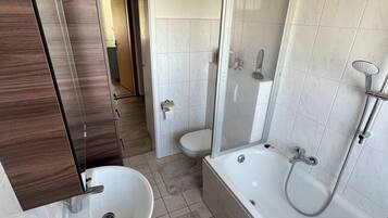 Apartment, 2 Bedrooms, City View | Bathroom