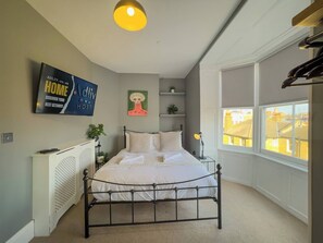 2 dormitorios, tabla de planchar con plancha, wifi gratis y ropa de cama