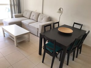 Huoneisto, 2 makuuhuonetta, esteetön, tupakointi sallittu | Oleskelualue