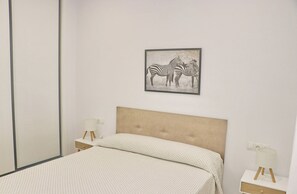 3 chambres, fer et planche à repasser, Wi-Fi, draps fournis