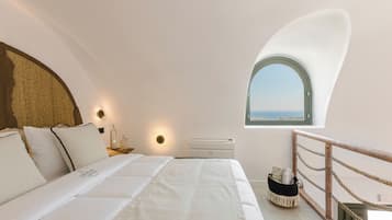 Premium Suite with Outdoor Hot Tub & Sea | In-room safe, desk, iron/ironing board, free WiFi