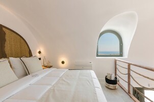 Premium Suite with Outdoor Hot Tub & Sea | In-room safe, desk, iron/ironing board, free WiFi