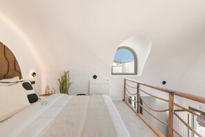 خزنة داخل الغرفة ومكتب ومكواة/لوح كي وواي فاي مجانًا