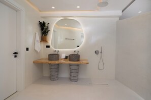 Exclusive Suite with Indoor Hot Tub | Salle de bain