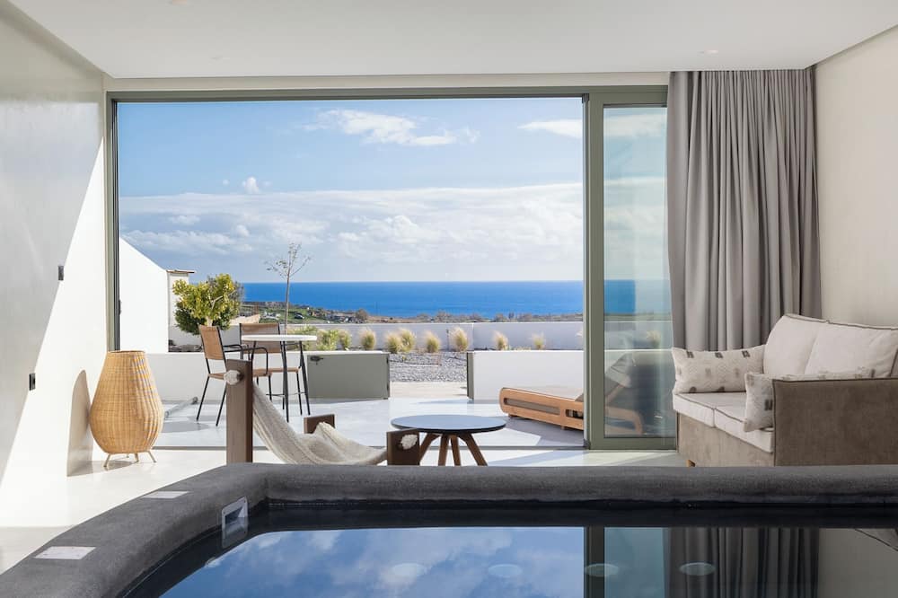 Acro Caldo Suites