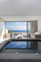 Exclusive Suite with Indoor Hot Tub | Caja fuerte, escritorio, tabla de planchar con plancha y wifi gratis