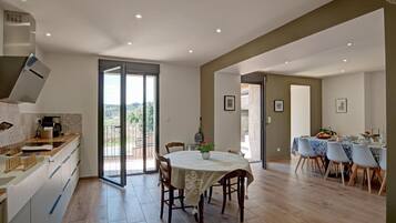 Réfrigérateur, micro-ondes, lave-vaisselle