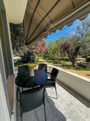 Triple Room, Balcony, Garden View | Laptop workspace, iron/ironing board (on request), free WiFi - Ergül Motel (Ayvacik)