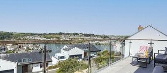 Spacious house with panoramic estuary views