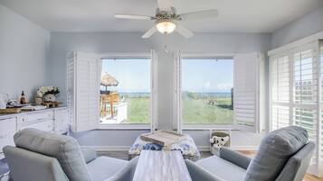 Een smart-tv en een dvd-speler