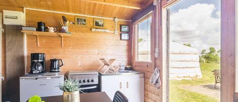 Fridge, microwave, oven, coffee/tea maker