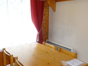Dining - Les Gets: Charmant 2P+Coin Montagne, 5 Pers, Garage, Proche Centre et Pistes (Les Gets)