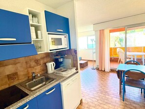 Fridge, microwave, dishwasher, coffee/tea maker