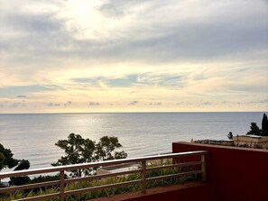 Property grounds - Studio for 4 people with Wi-Fi, sea view (Roquebrune-Cap-Martin)