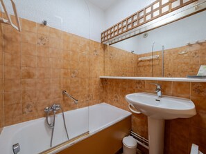 Bathroom - Studio for 4 people with Wi-Fi, sea view (Roquebrune-Cap-Martin)