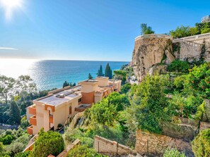 Exterior - Studio for 4, sea view, Wi-Fi included (Roquebrune-Cap-Martin)