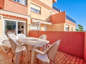 تناول الطعام بالخارج