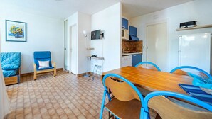 Interior - Studio for 4 with Unlimited Wi-Fi, Sea View (Roquebrune-Cap-Martin)